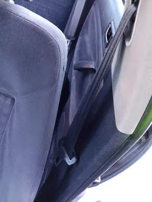 Foto de CINTURON SEGURIDAD DELANTERO IZQUIERDO VOLKSWAGEN PASSAT BERLINA (3B3) 1.9 TDI (131 CV / 96 KW)