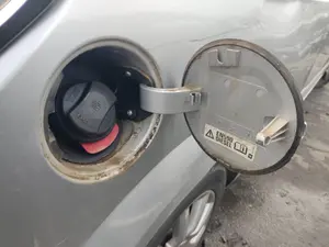 Foto de TAPA EXTERIOR COMBUSTIBLE OPEL ASTRA H GTC 1.3 16V CDTI CAT (Z 13 DTH / L4I) (90 CV / 66 KW) referencia 93183914 foto 2