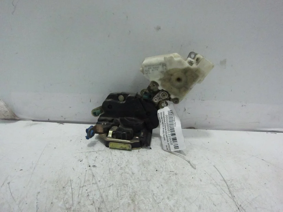 Foto de CERRADURA PUERTA DELANTERA DERECHA NISSAN ALMERA (N16/E) 1.8 16V CAT (116 CV / 85 KW) referencia 8055261066