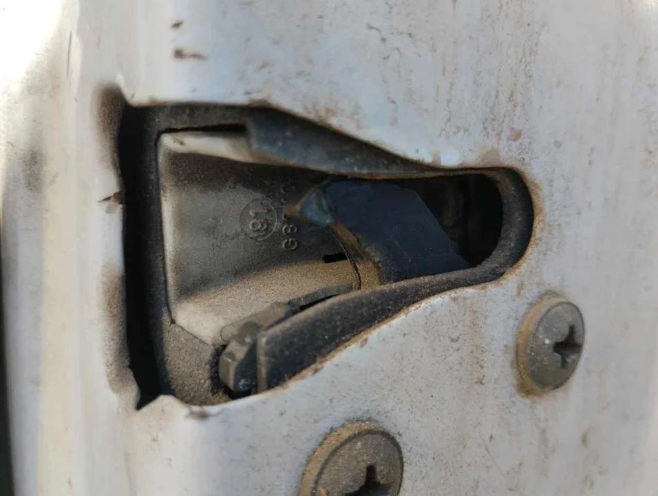 Foto de CERRADURA PUERTA DELANTERA DERECHA FORD TRANSIT FURGÓN (CY/DY)(1986) 2.5 Diesel (80 CV / 59 KW) referencia G8240