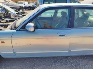 Foto de PUERTA DELANTERA IZQUIERDA JAGUAR XJ 3.2 CAT (211 CV / 155 KW)