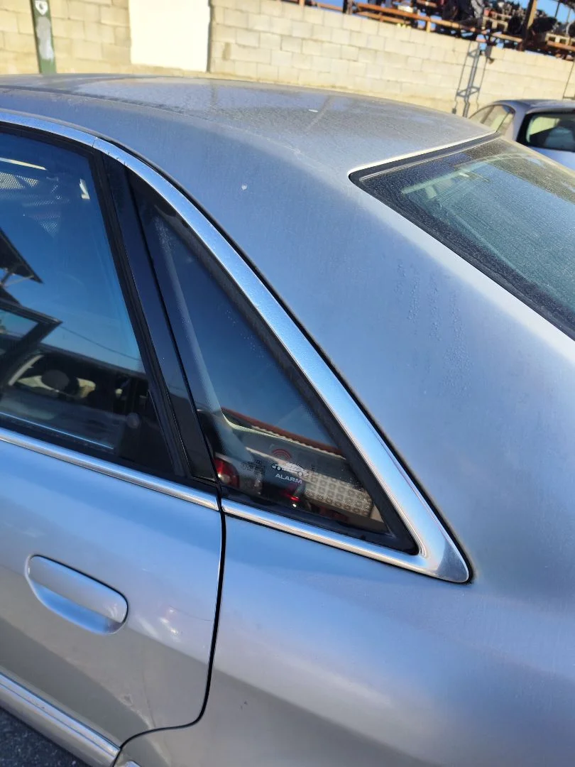 Foto de LUNA CUSTODIA TRASERA IZQUIERDA AUDI A8 (D2) 4.2 V8 40V (310 CV / 228 KW)