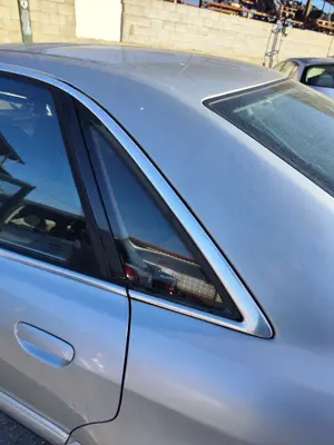 Foto de LUNA CUSTODIA TRASERA IZQUIERDA AUDI A8 (D2) 4.2 V8 40V (310 CV / 228 KW)