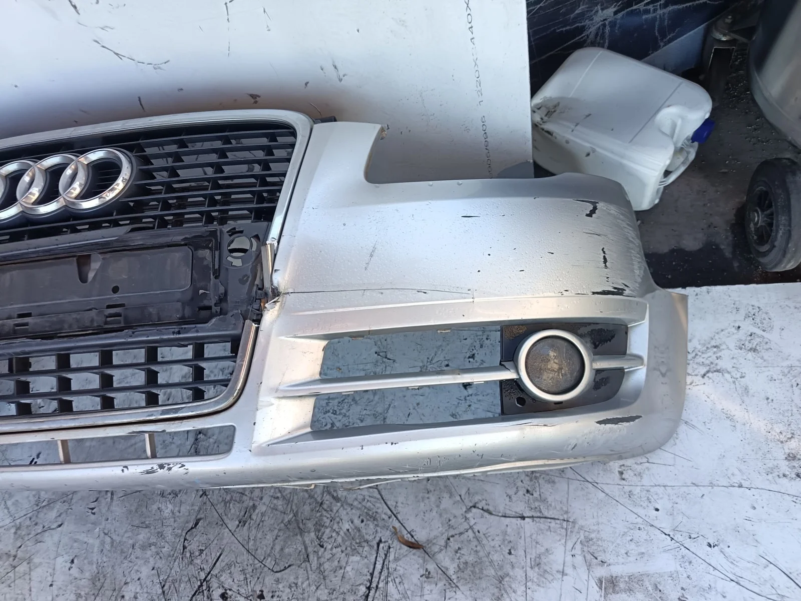 Foto de FARO ANTINIEBLA IZQUIERDO AUDI A4 AVANT (8E) 1.9 TDI (116 CV / 85 KW)
