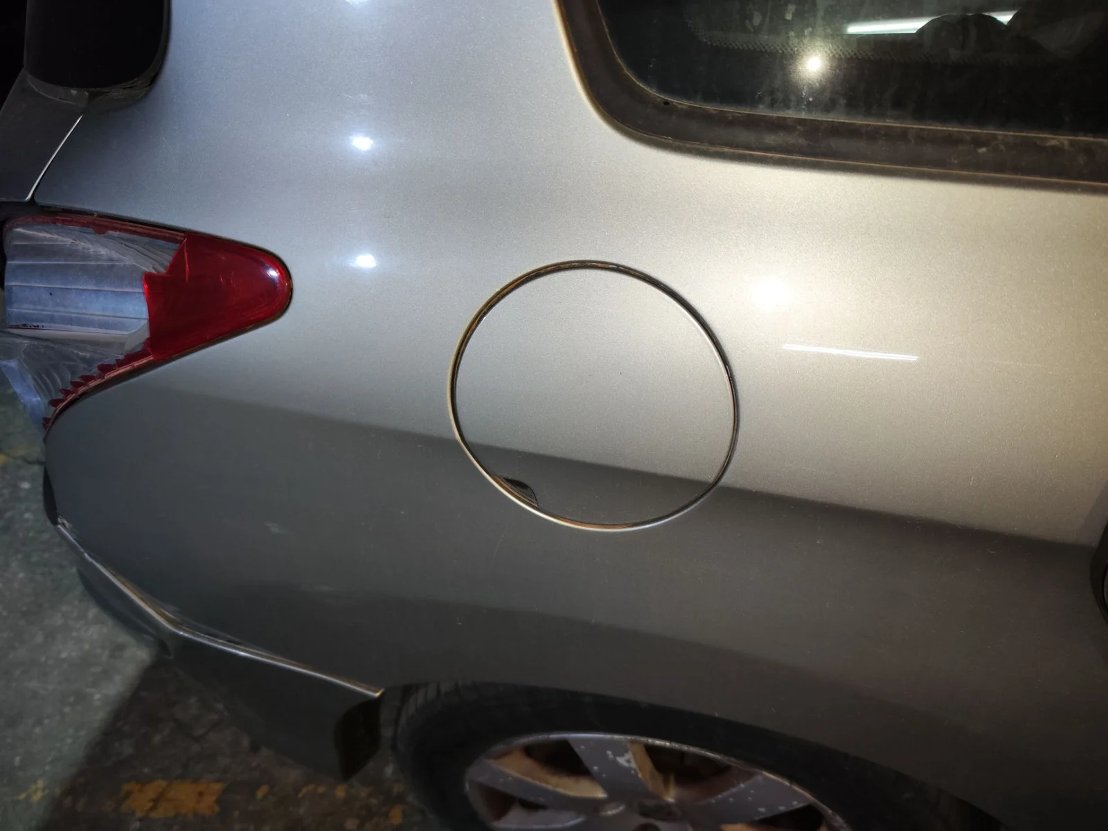 Foto de TAPA EXTERIOR COMBUSTIBLE PEUGEOT 308 SW 1.6 HDi FAP CAT (9HZ / DV6TED4) (109 CV / 80 KW) referencia 9681632777