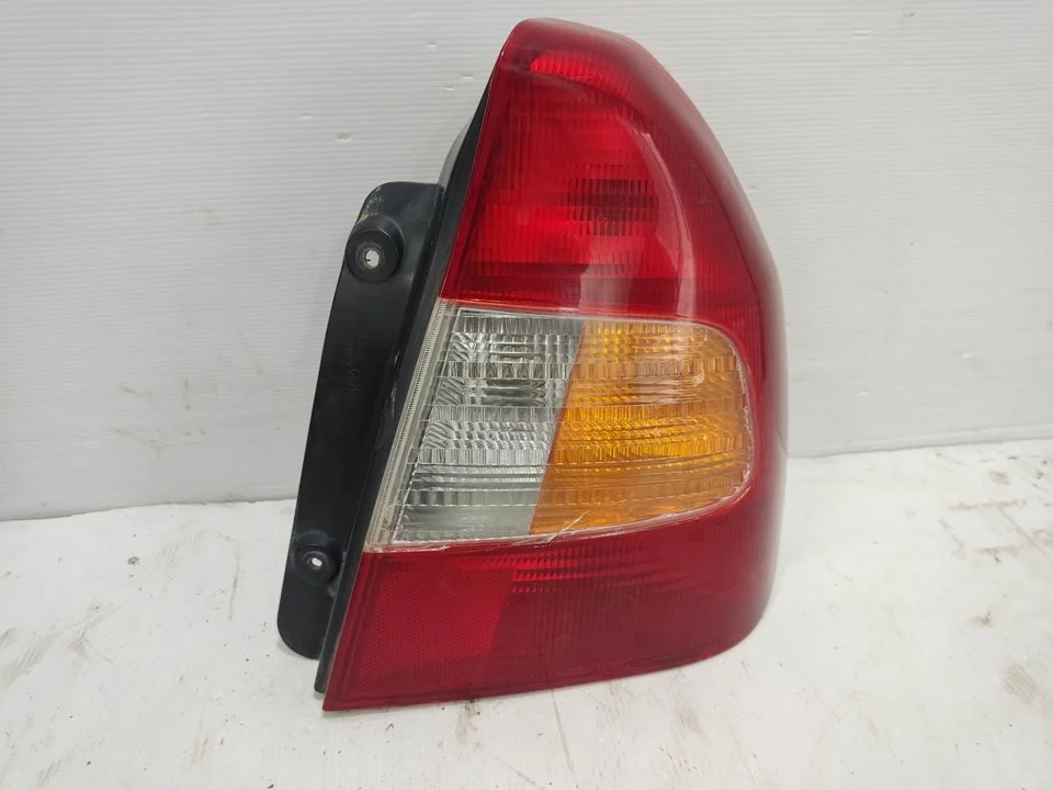 Foto de PILOTO TRASERO DERECHO HYUNDAI ACCENT (LC) referencia 9240225220