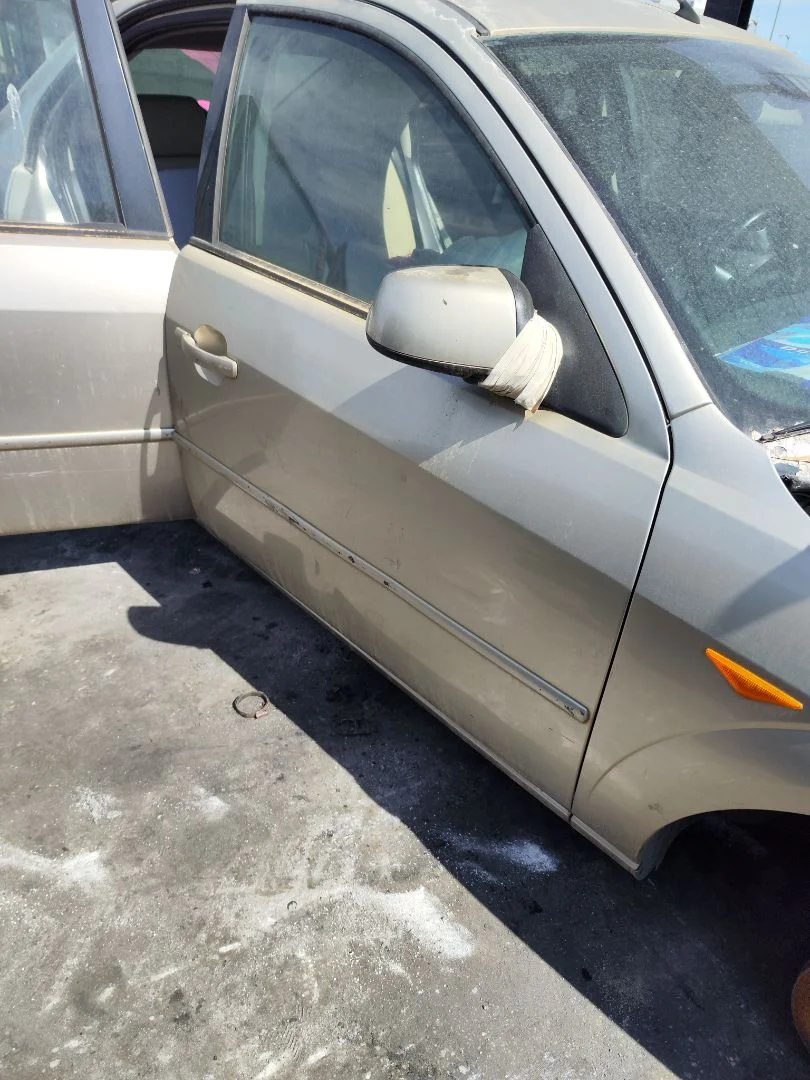Foto de PUERTA DELANTERA DERECHA FORD MONDEO BERLINA (GE) 2.0 TDCi CAT (131 CV / 96 KW) referencia 1446436