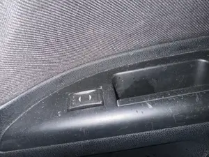 Foto de MANDO ELEVALUNAS TRASERO DERECHO FORD MONDEO BERLINA (CA2) 2.0 TDCi CAT (131 CV / 96 KW) foto 2