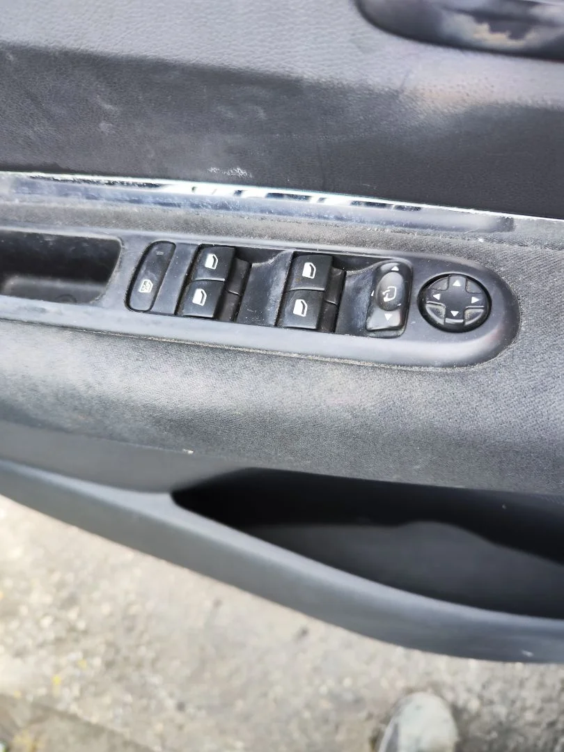 Foto de MANDO RETROVISOR PEUGEOT 3008 1.6 Blue-HDI FAP (120 CV / 88 KW)