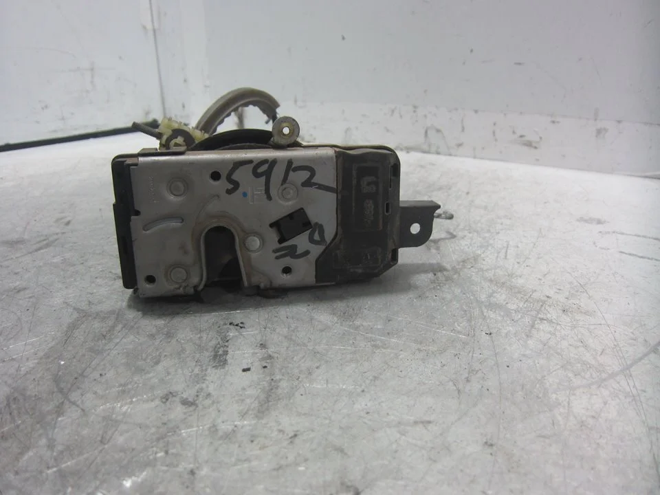 Foto de CERRADURA PUERTA DELANTERA IZQUIERDA OPEL ZAFIRA B 1.9 CDTI (120 CV / 88 KW) referencia 13210748