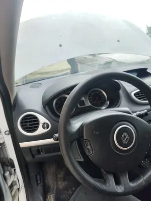Foto de VOLANTE RENAULT CLIO III 1.5 dCi Diesel FAP (75 CV / 55 KW) foto 2
