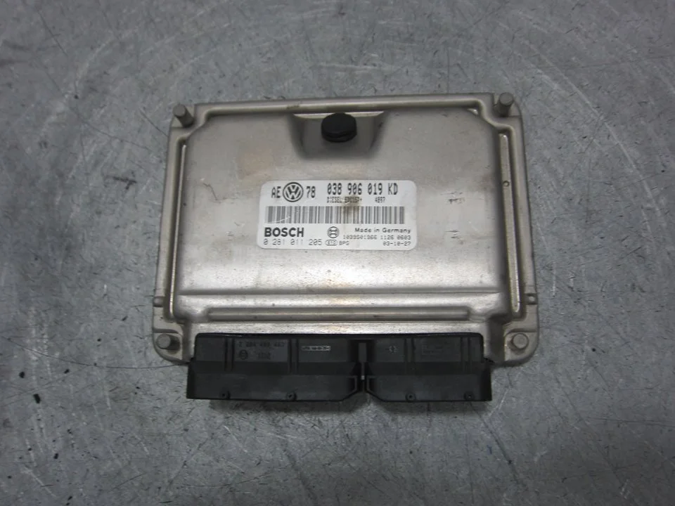 Foto de CENTRALITA MOTOR UCE VOLKSWAGEN PASSAT BERLINA (3B3) 1.9 TDI (131 CV / 96 KW) referencia 0281011205