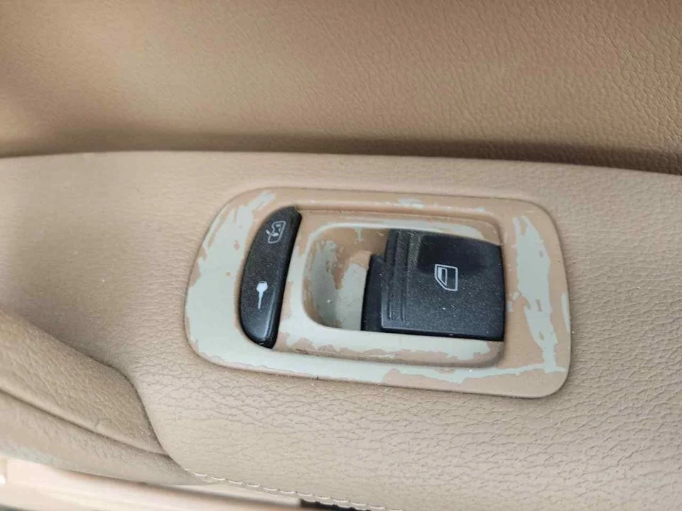 Foto de MANDO ELEVALUNAS TRASERO DERECHO PORSCHE CAYENNE (TIPO 92A) 3.0 V6 TDI CAT (239 CV / 176 KW) referencia 7PP959855B