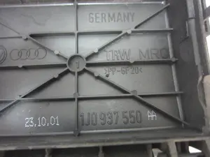 Foto de CAJA RELES / FUSIBLES VOLKSWAGEN GOLF IV BERLINA (1J1)(10.1997) 1.6 16V (105 CV / 77 KW) referencia 1J0937550 foto 2