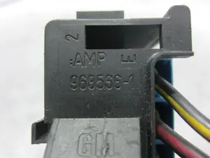 Foto de CAJA RELES / FUSIBLES OPEL ASTRA G BERLINA 1.6 (75 CV / 55 KW) referencia 9685661 foto 3