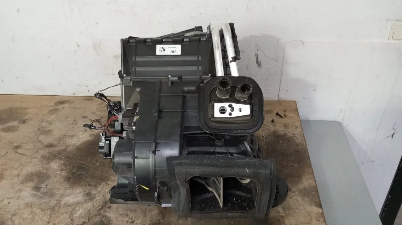 Foto de CALEFACCION ENTERA NORMAL FORD FOCUS BERLINA (CEW) 1.0 EcoBoost CAT (125 CV / 92 KW) referencia H1F119B555EB