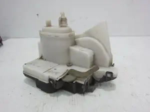 Foto de CERRADURA PUERTA TRASERA IZQUIERDA VOLKSWAGEN POLO III (6N1) 1.9 Diesel (64 CV / 47 KW) referencia 1HM862153A foto 3