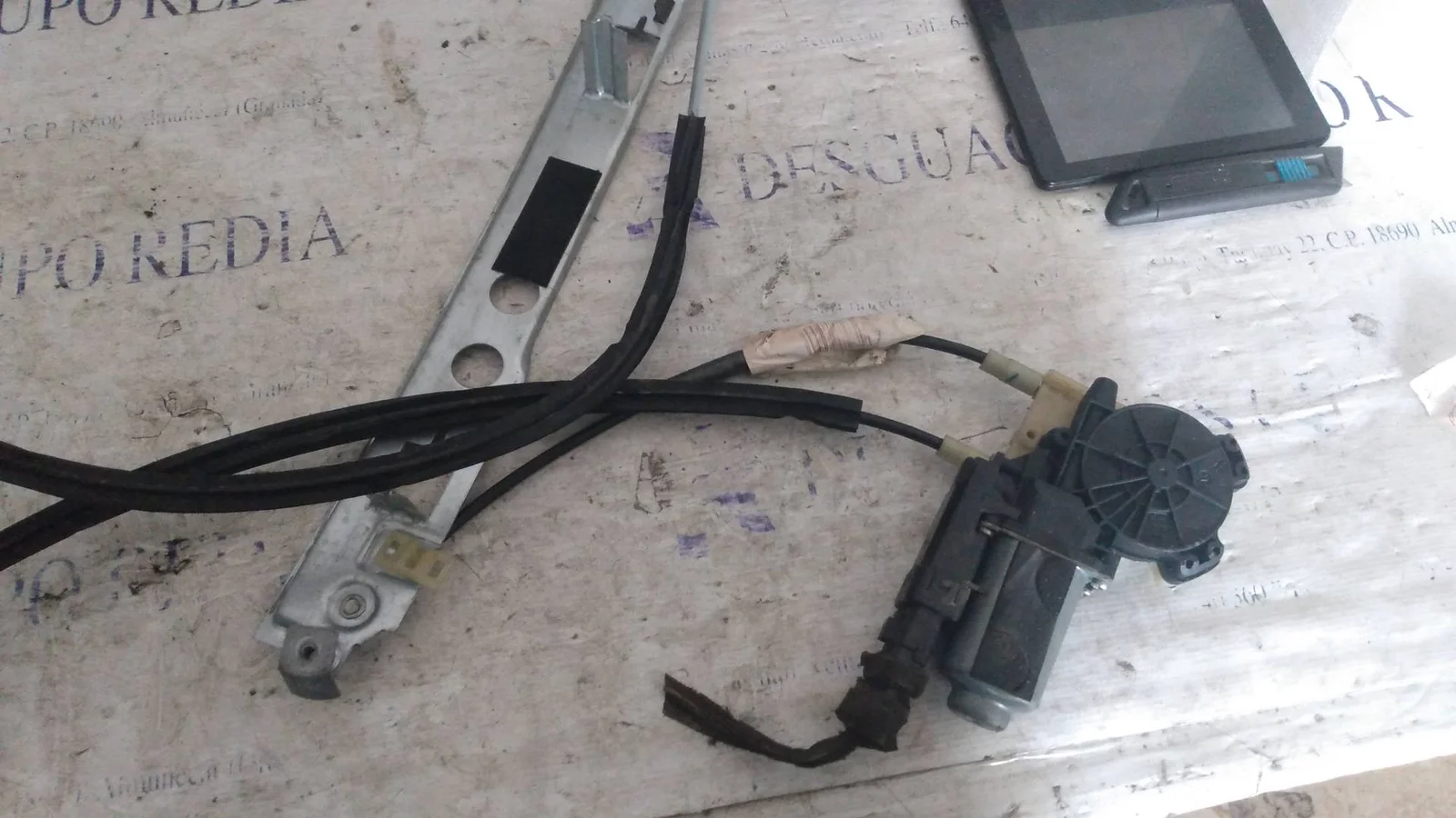 Foto de ELEVALUNAS TRASERO DERECHO RENAULT MEGANE II BERLINA 3P 1.5 dCi Diesel (82 CV / 60 KW) referencia 8200028073