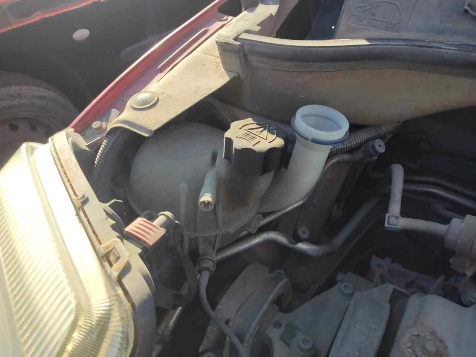 Foto de DEPOSITO EXPANSION CITROEN C2 1.1 (60 CV / 44 KW)