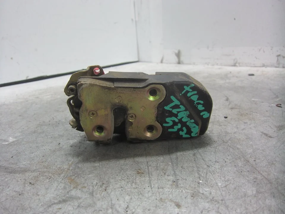Foto de CERRADURA PUERTA TRASERA DERECHA JEEP GRAND CHEROKEE (WJ/WG) 3.1 TD CAT (140 CV / 103 KW) referencia 68268219AA