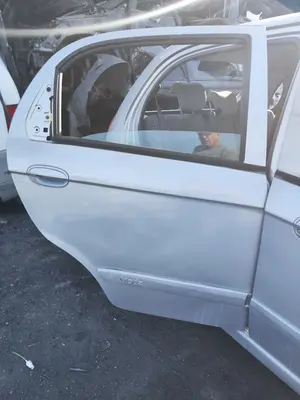 Foto de PUERTA TRASERA DERECHA CHEVROLET MATIZ 0.8 CAT (52 CV / 38 KW) referencia 96601253
