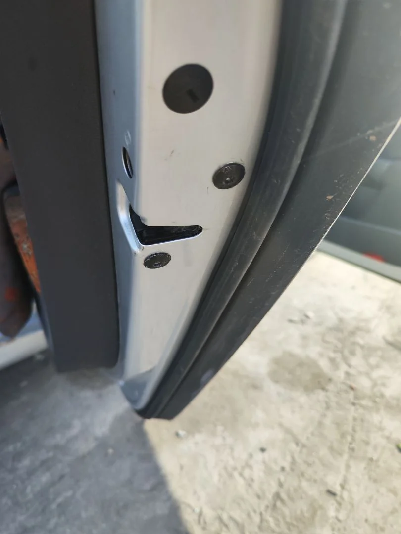 Foto de CERRADURA PUERTA TRASERA DERECHA VOLKSWAGEN GOLF V (1K1)(10.2003) 1.4 16V TSI (170 CV / 125 KW) referencia 7L0839015D