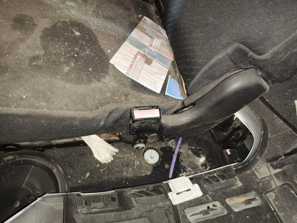 Foto de ENGANCHE CINTURON TRASERO DERECHO CITROEN C3 PICASSO 1.6 HDi FAP (92 CV / 68 KW) referencia 9684561080