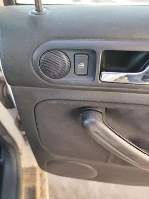 Foto de MANDO ELEVALUNAS TRASERO DERECHO VOLKSWAGEN GOLF IV BERLINA (1J1)(10.1997) 2.0  (116 CV / 85 KW)