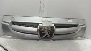 Foto de REJILLA DELANTERA PEUGEOT PARTNER (S2) 1.9 Diesel (69 CV / 51 KW) referencia 9644758777