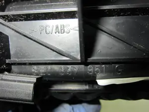 Foto de CENICERO AUDI A4 AVANT (8E) referencia 8E0857951G foto 4
