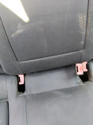 Foto de ENGANCHE CINTURON TRASERO CENTRAL AUDI A4 BERLINA (8E) 1.9 TDI (131 CV / 96 KW)