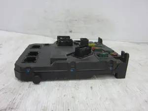 Foto de CAJA RELES / FUSIBLES CITROEN C2 1.4 (73 CV / 54 KW) referencia S118085200I foto 4