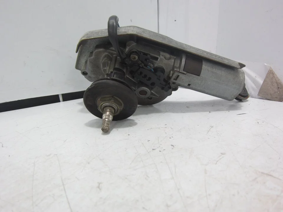 Foto de MOTOR LIMPIA TRASERO RENAULT MEGANE I FASE 2 COUPE (DA...) 1.6 (107 CV / 79 KW) referencia 7700838379