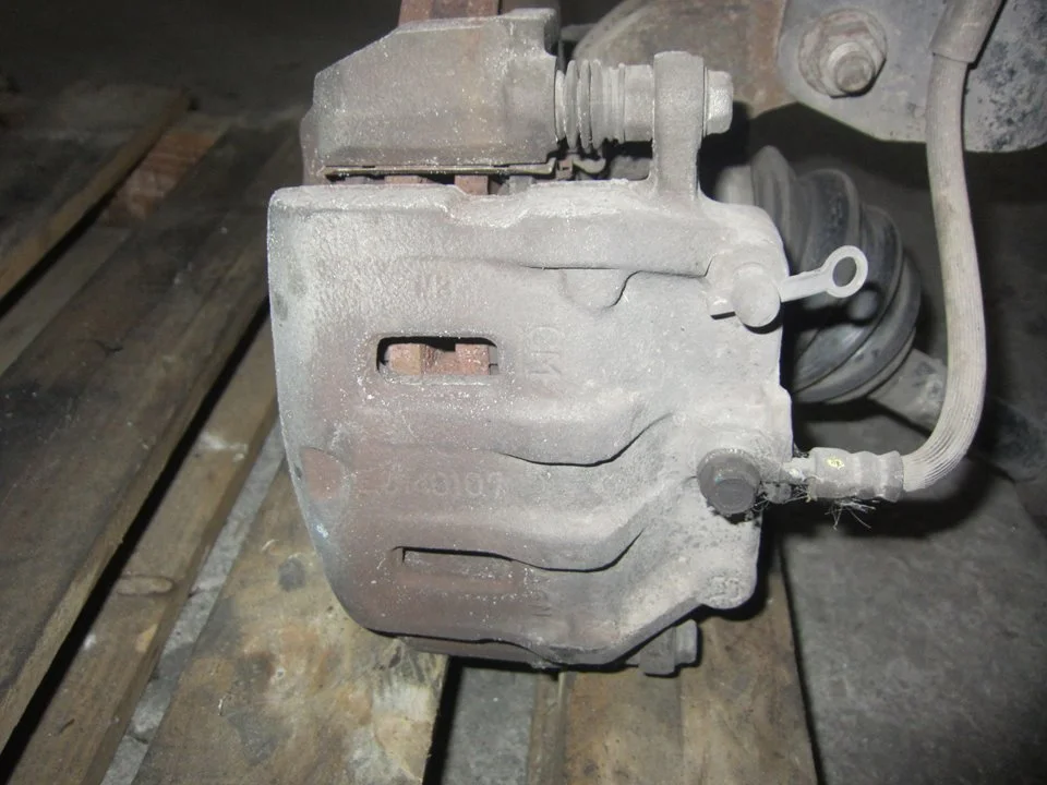 Foto de PINZA DE FRENO DELANTERA DERECHA CHEVROLET CAPTIVA 2.0 Diesel CAT (126 CV / 93 KW) referencia 96626068