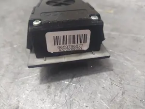 Foto de INTERRUPTOR CITROEN C4 PICASSO 1.6 HDi FAP (112 CV / 82 KW) referencia A530006000 foto 2