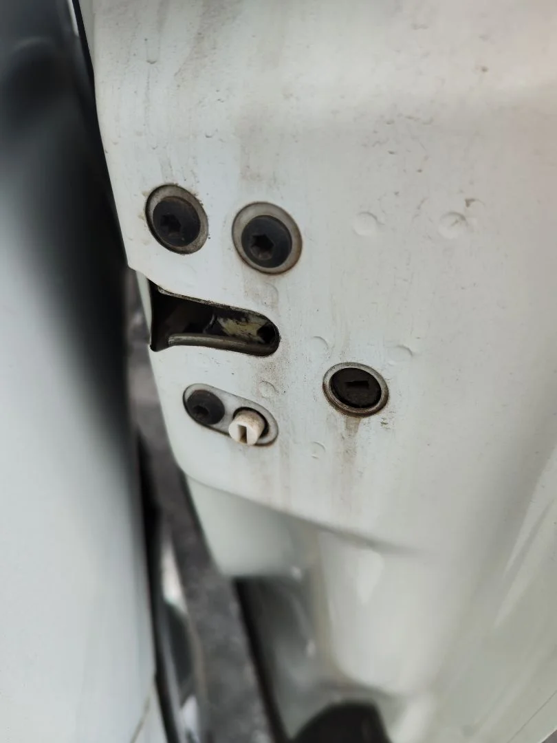 Foto de CERRADURA PUERTA TRASERA DERECHA FIAT II DOBLÒ (152) 1.6 JTDM 16V CAT (105 CV / 77 KW)