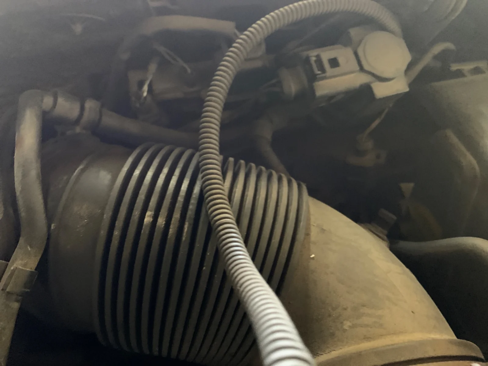 Foto de VALVULA AIRE ADICIONAL VOLKSWAGEN PASSAT VARIANT (3C5) 2.0 TDI (140 CV / 103 KW) referencia 03G145209D