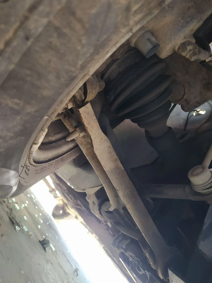 Foto de BRAZO SUSPENSION DELANTERO DERECHO VOLKSWAGEN CADDY (2K)(02.2004) 1.9 TDI (BSU) (75 CV / 55 KW)