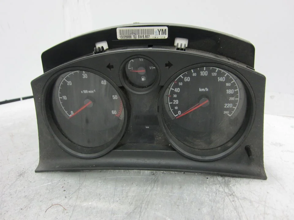 Foto de CUADRO INSTRUMENTOS OPEL ZAFIRA B 1.9 CDTI CAT (Z 19 DTL) (101 CV / 74 KW) referencia 3164392