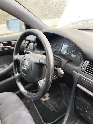 Foto de VOLANTE AUDI A6 BERLINA (4B2) 2.4 V6 30V (165 CV / 121 KW) foto 3