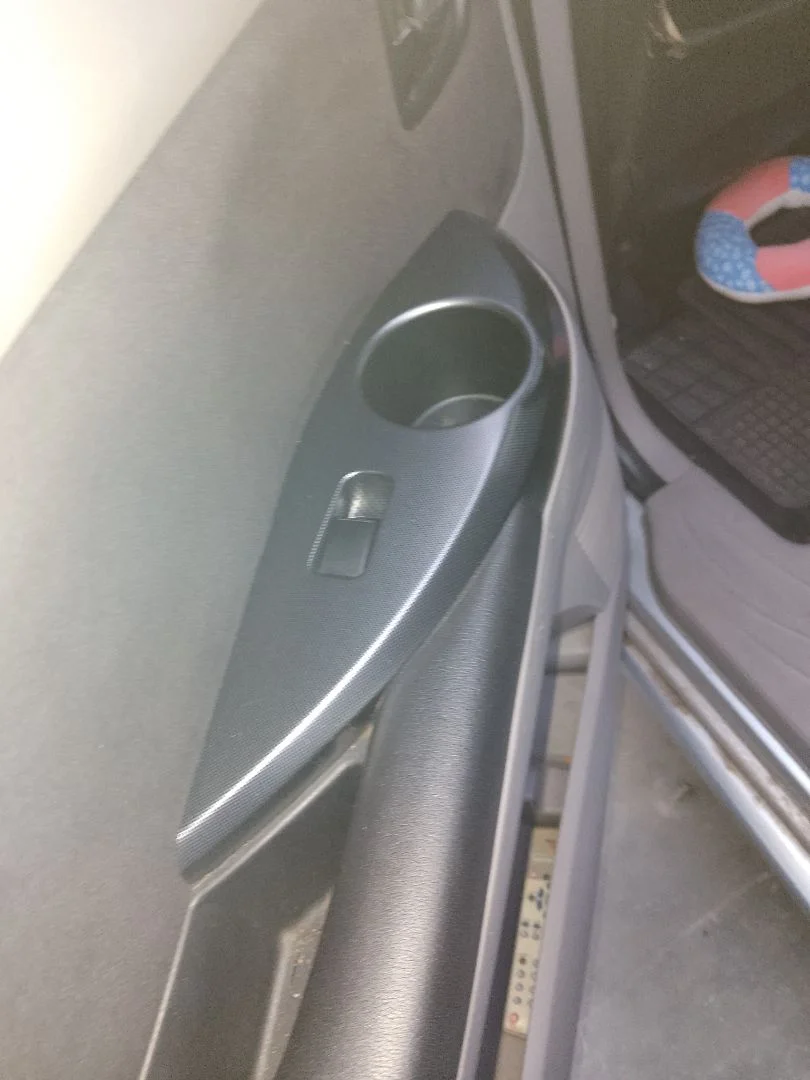 Foto de MANDO ELEVALUNAS TRASERO IZQUIERDO MITSUBISHI GRANDIS (NA0W) 2.0 DI-D CAT (136 CV / 100 KW)