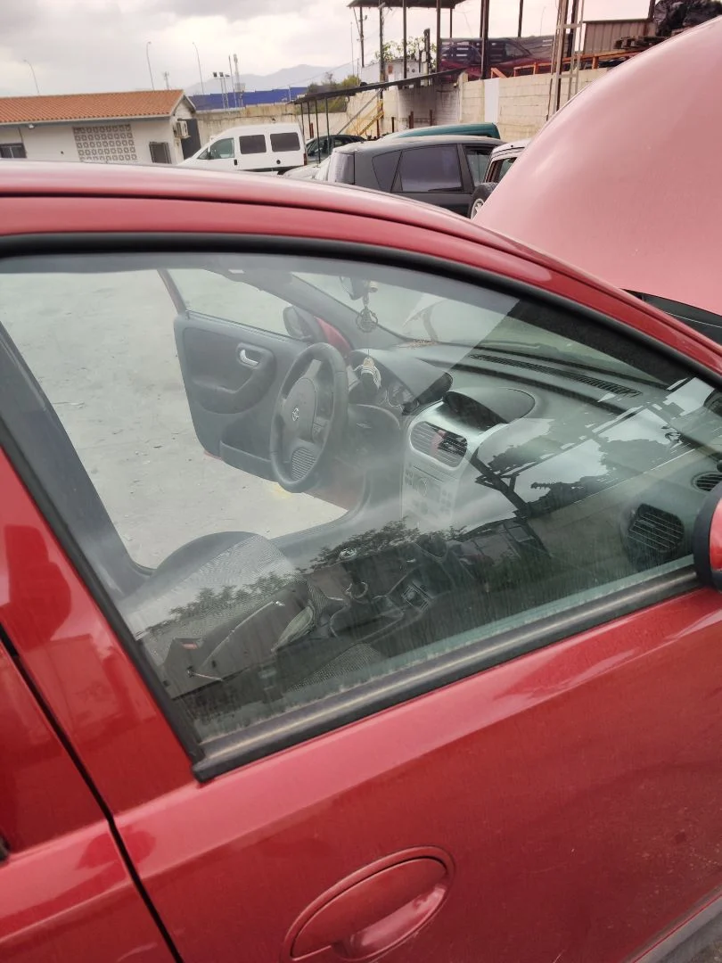 Foto de LUNA DELANTERA DERECHA OPEL CORSA C 1.7 16V DI CAT (Y 17 DTL / LK8) (65 CV / 48 KW) referencia 13205913