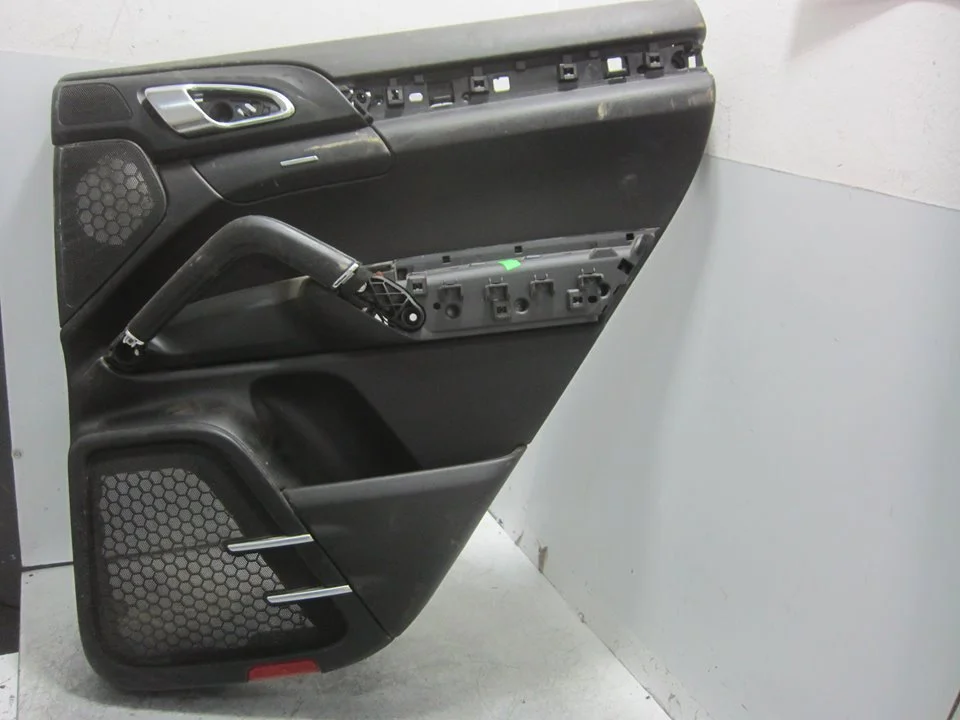 Foto de GUARNECIDO PUERTA TRASERA DERECHA PORSCHE CAYENNE (TIPO 92A) 3.6 CAT (299 CV / 220 KW) referencia 7P5867212