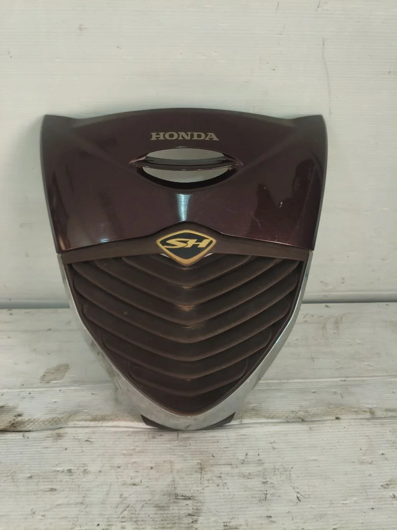 Foto de REJILLA DELANTERA HONDA FES /SH /SES /DYLAN /PS 125 125 cm3 - 10 kW G-CAT (14 CV / 10 KW) referencia 64301KTF6400