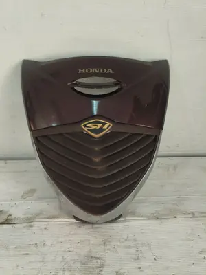 Foto de REJILLA DELANTERA HONDA FES /SH /SES /DYLAN /PS   125 125 cm3 - 10 kW G-CAT (14 CV / 10 KW) referencia 64301KTF6400