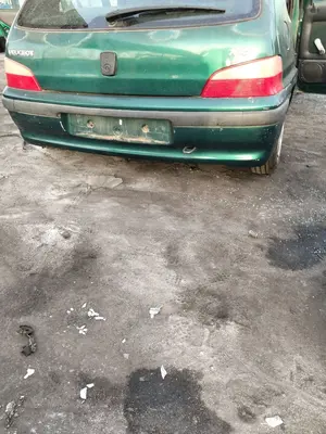 Foto de PARAGOLPES TRASERO PEUGEOT 106 (S2) 1.1 (60 CV / 44 KW) foto 3