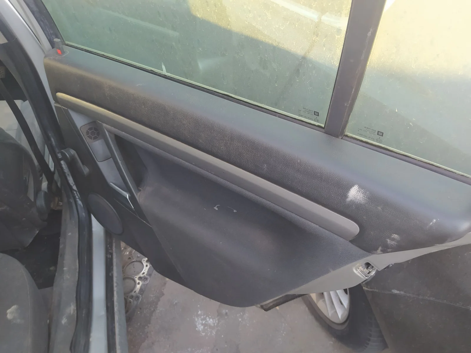 Foto de ELEVALUNAS TRASERO DERECHO OPEL VECTRA C CARAVAN 2.2 16V CAT (Z 22 YH / LCH) (155 CV / 114 KW) referencia 24451522
