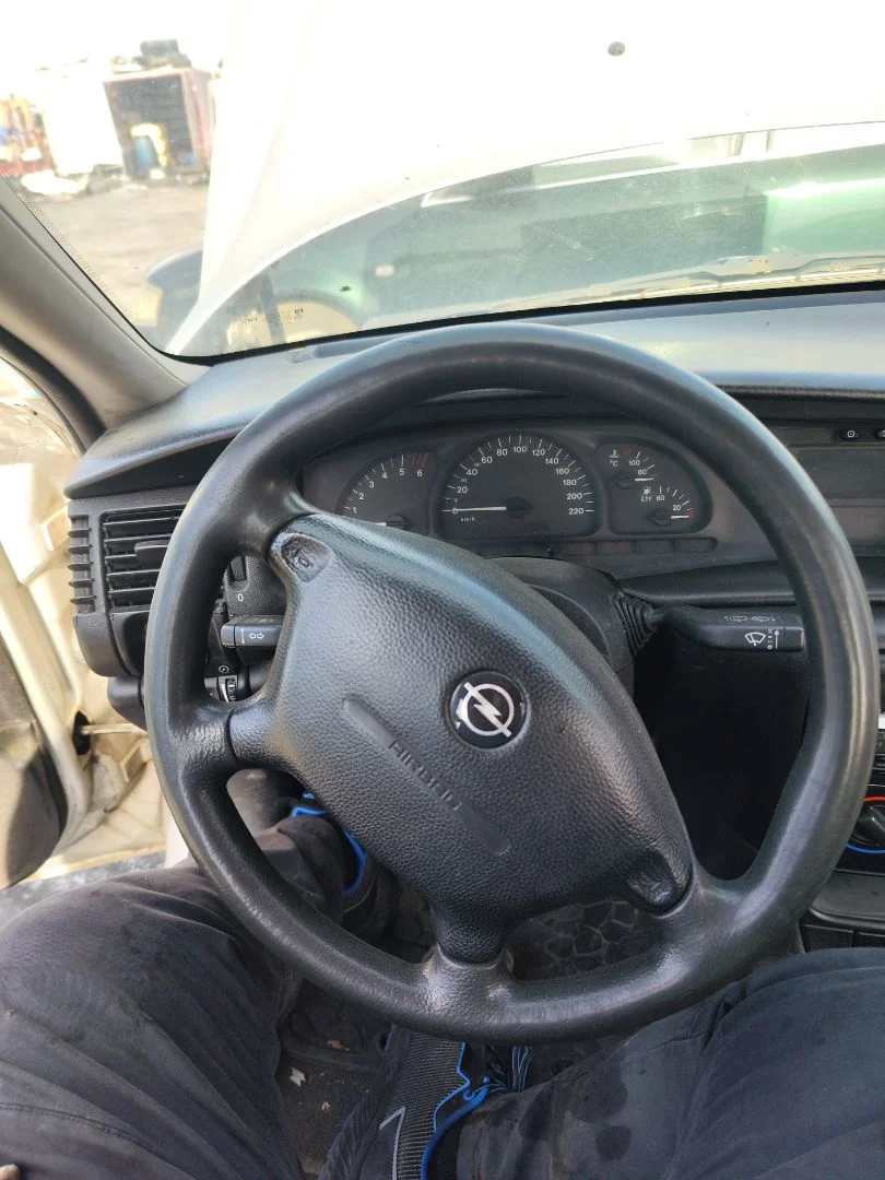 Foto de VOLANTE OPEL VECTRA B BERLINA 2.0 DTI (101 CV / 74 KW) referencia 90437089