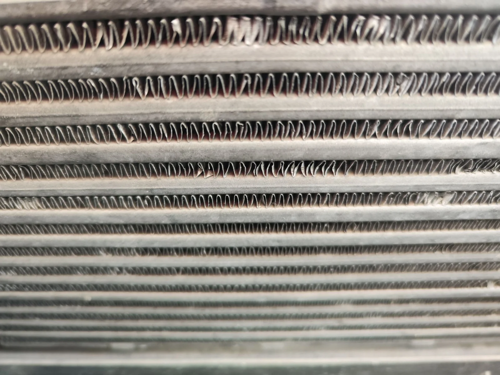 Foto de INTERCOOLER NISSAN INTERSTAR (X70) 2.5 dCi Diesel CAT (114 CV / 84 KW)