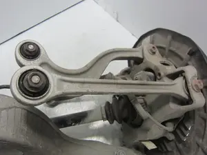 Foto de BRAZO SUSPENSION SUPERIOR TRASERO IZQUIERDO PORSCHE PANAMERA (TIPO 970) referencia 97033104300